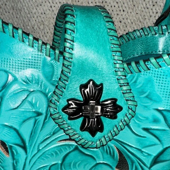 💙Patricia Nash Turquoise Crossbody Purse - Picture 2 of 16